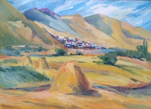 Paentiad o dirwedd wledig gyda theisi gwair euraidd yn y blaendir, caeau gwyrdd, a choed gwasgaredig. / Painting of a rural landscape with golden haystacks in the foreground, green fields, and scattered trees.